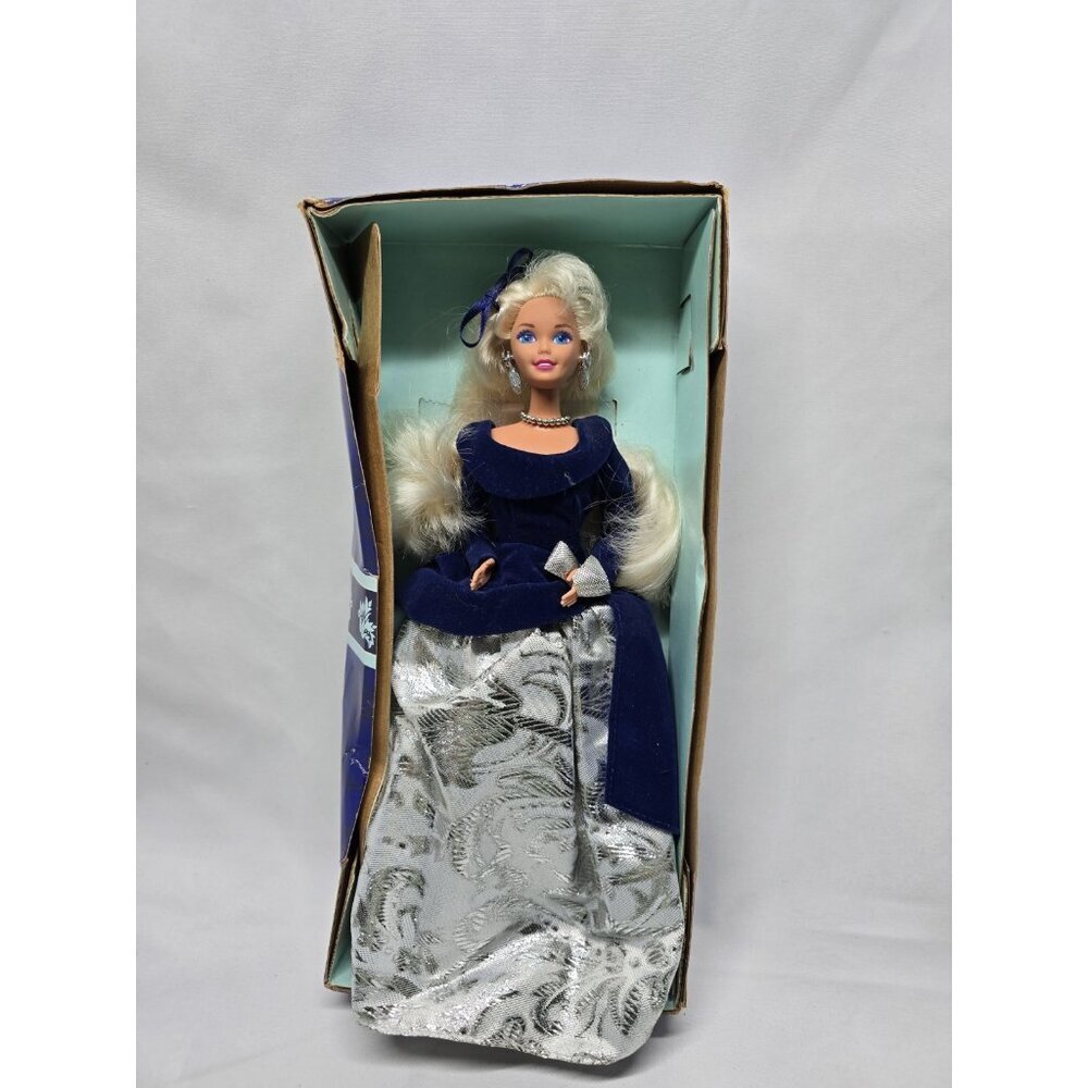 Mattel Avon Exclusive Special Edition Winter Velvet Barbie 1995